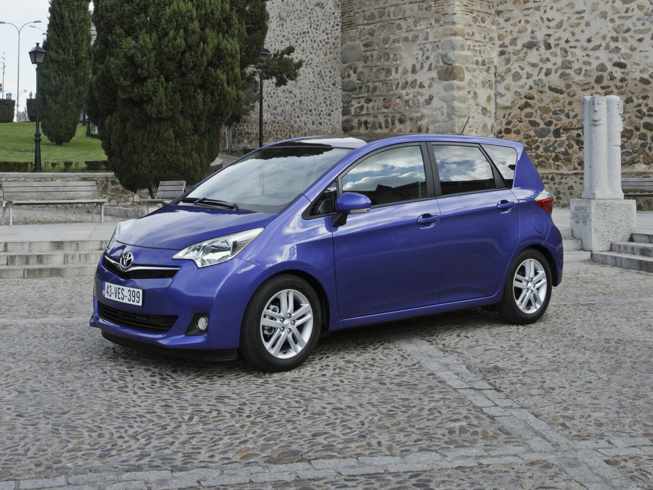 Toyota Verso-S (2010–2018) · 1.4d MT (90 л.с.)