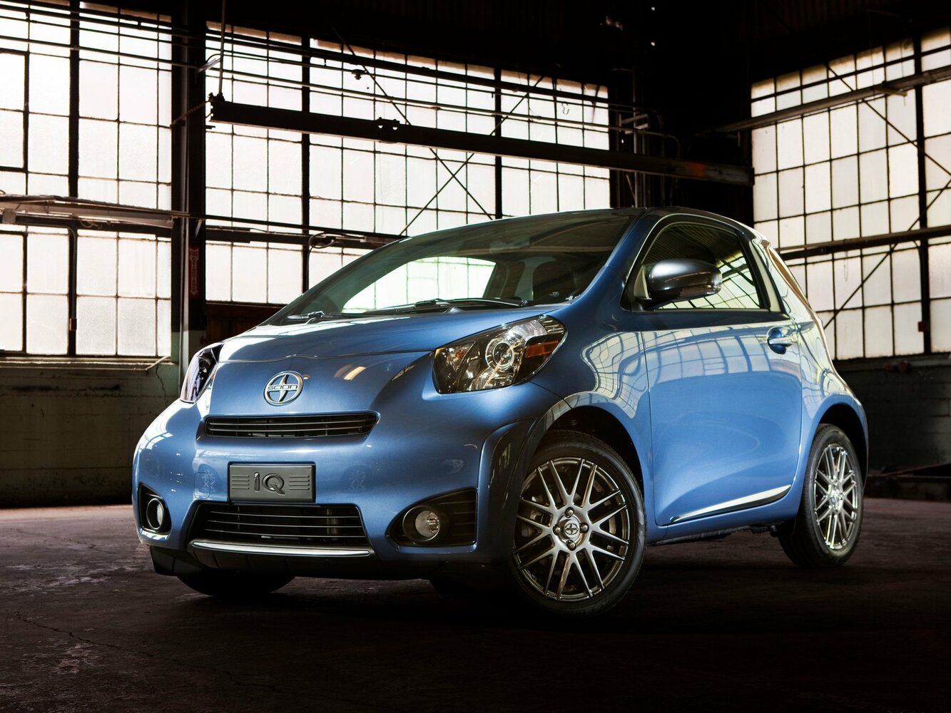 Scion iQ (2011–2016) · 1.3 CVT (94 л.с.)