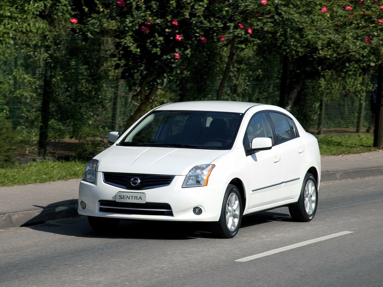 Nissan Sentra VI (B16) Рестайлинг (2009–2012) · 2.5 CVT (177 л.с.)