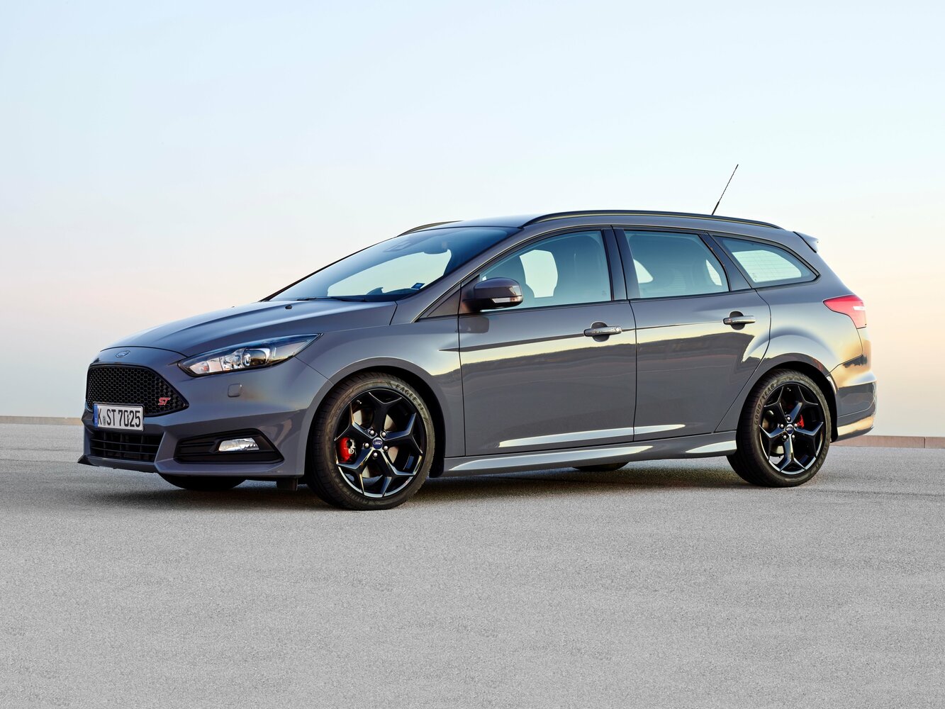 Ford Focus ST III Рестайлинг (2015–2018) · 2.0 MT (250 л.с.)
