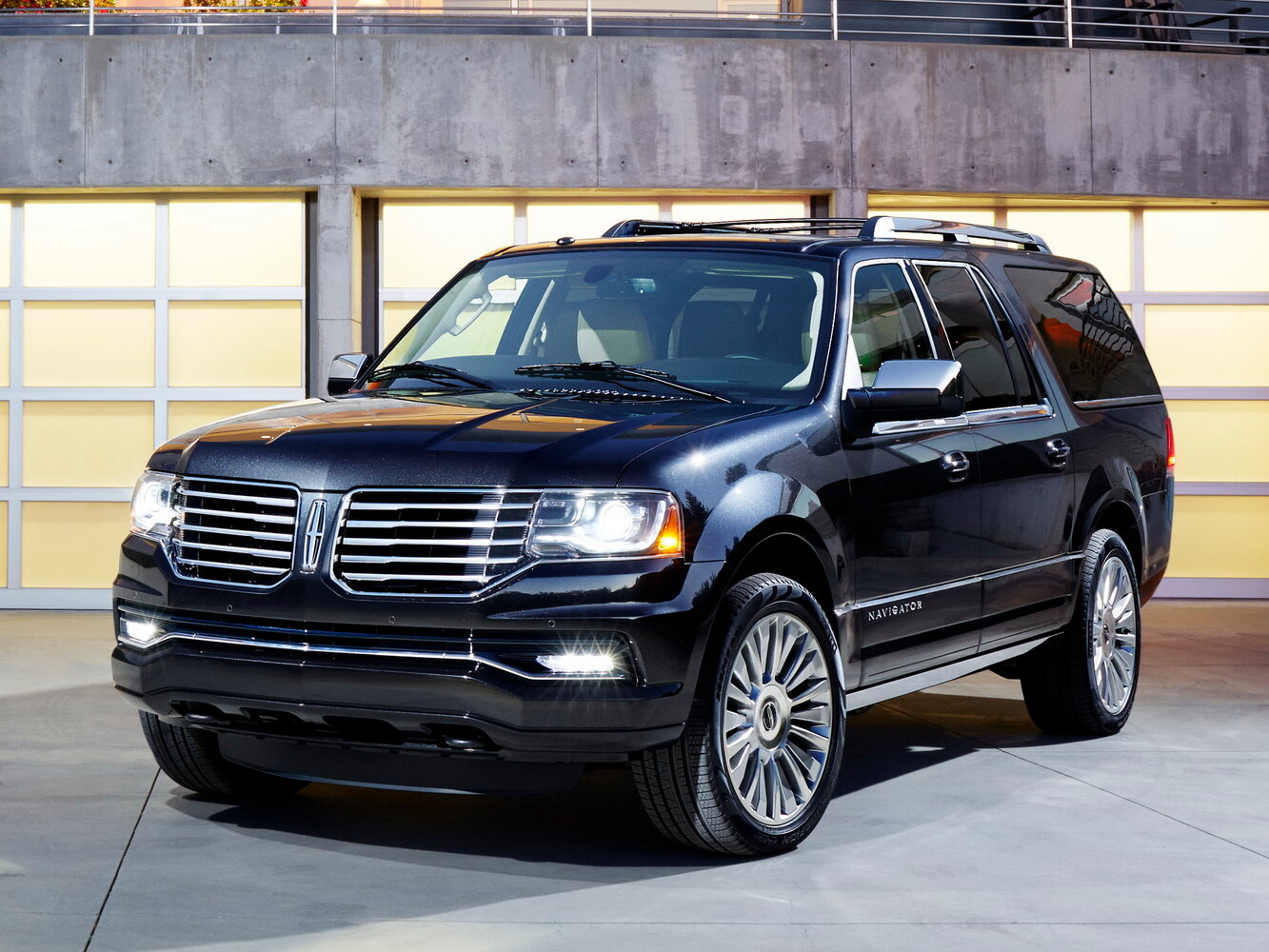 Lincoln Navigator III Рестайлинг (2014–2017) · L 3.5 AT (385 л.с.) 4WD