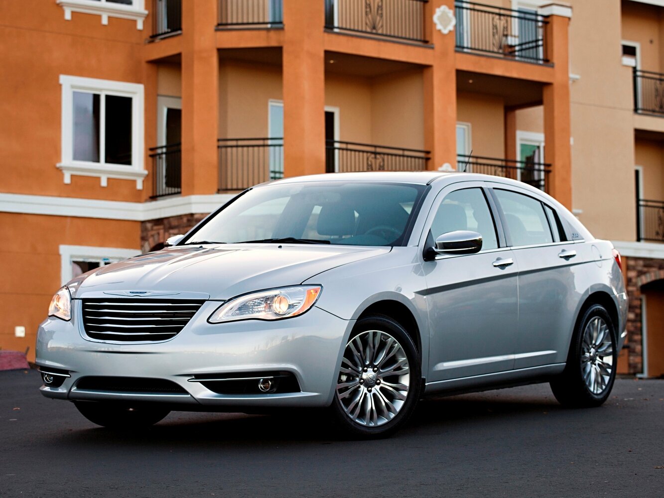 Chrysler 200 I (2010–2014) · 2.4 AT (175 л.с.)