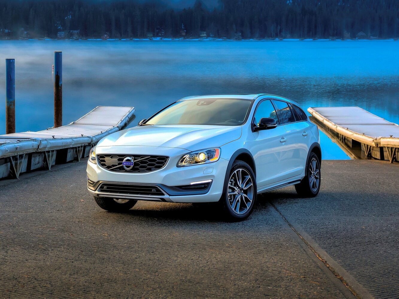 Volvo V60 Cross Country I (2015–2018) · 2.4d AT (190 л.с.) 4WD