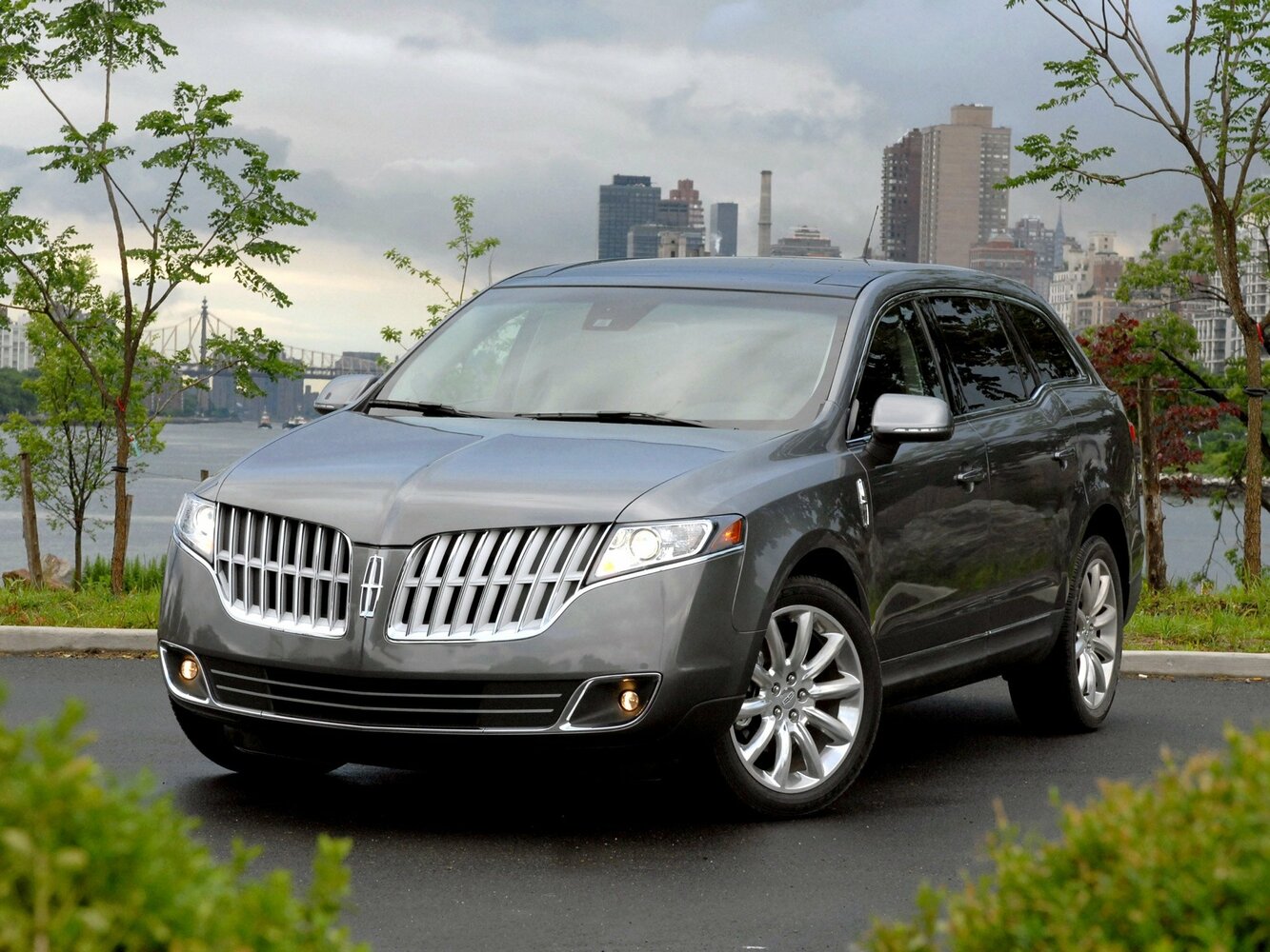 Lincoln MKT I (2009–2012) · 3.5 AT (360 л.с.)