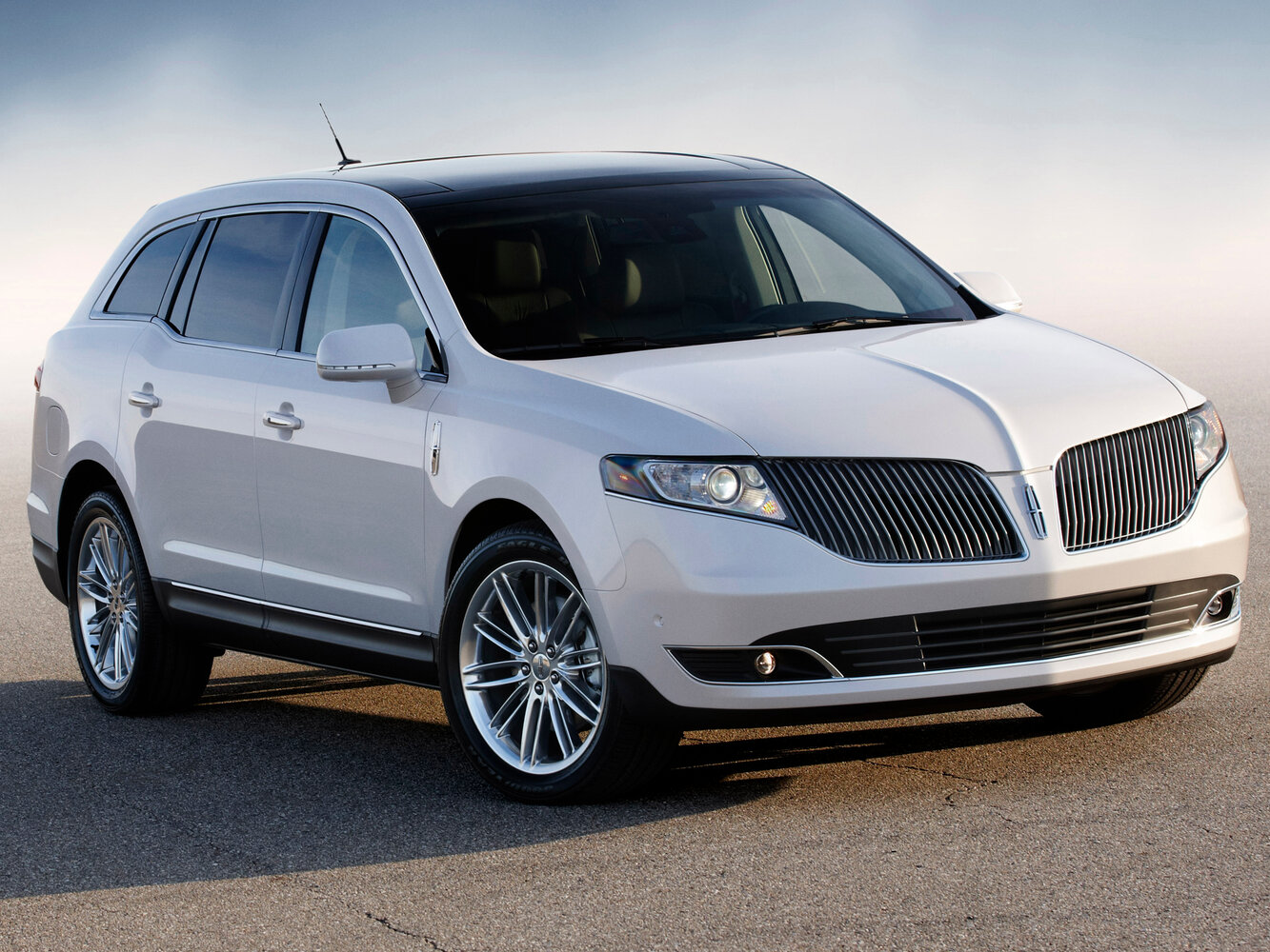 Lincoln MKT I Рестайлинг (2012–2019) · 3.7 AT (307 л.с.)