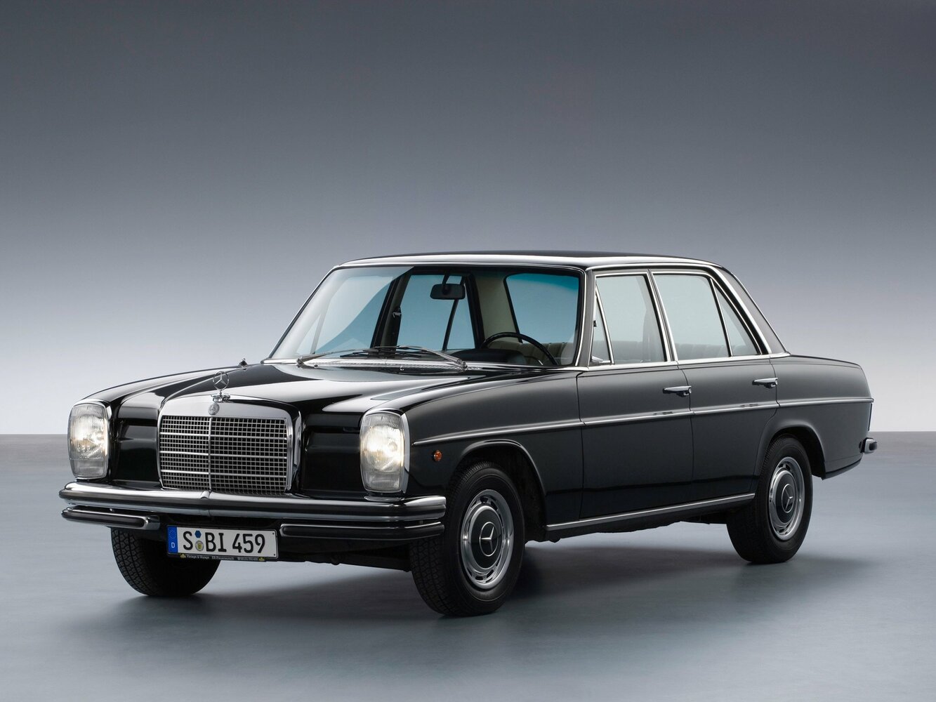 Mercedes-Benz W114 (1968–1977) · 250 2.8 AT (130 л.с.)