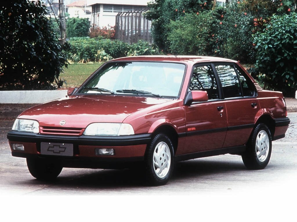 Chevrolet Monza I (1982–1996) · 2.0 MT (110 л.с.)