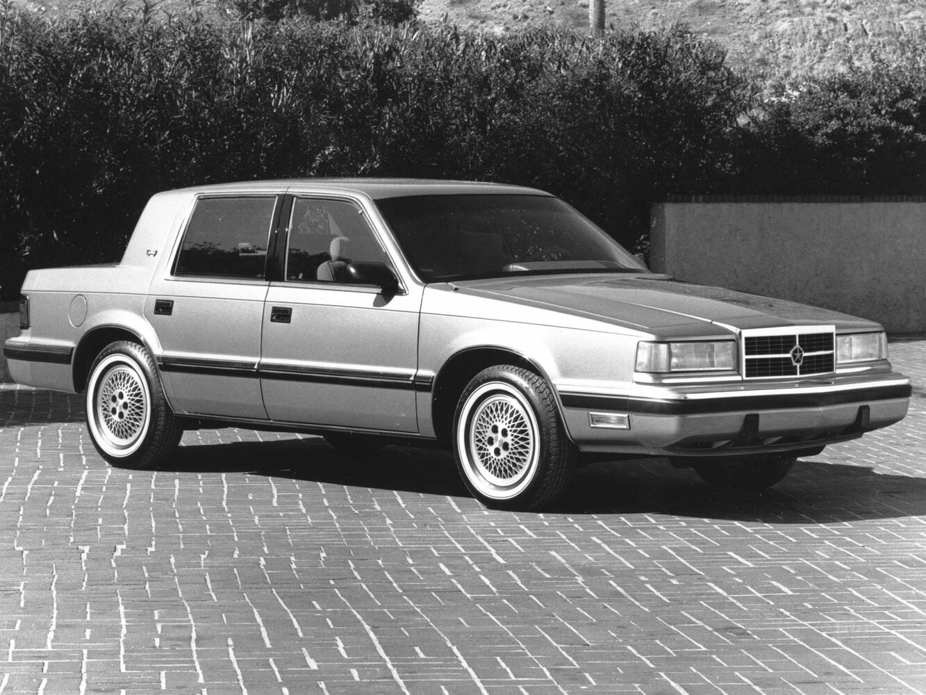 Chrysler Dynasty (1988–1993) · 3.3 AT (163 л.с.)