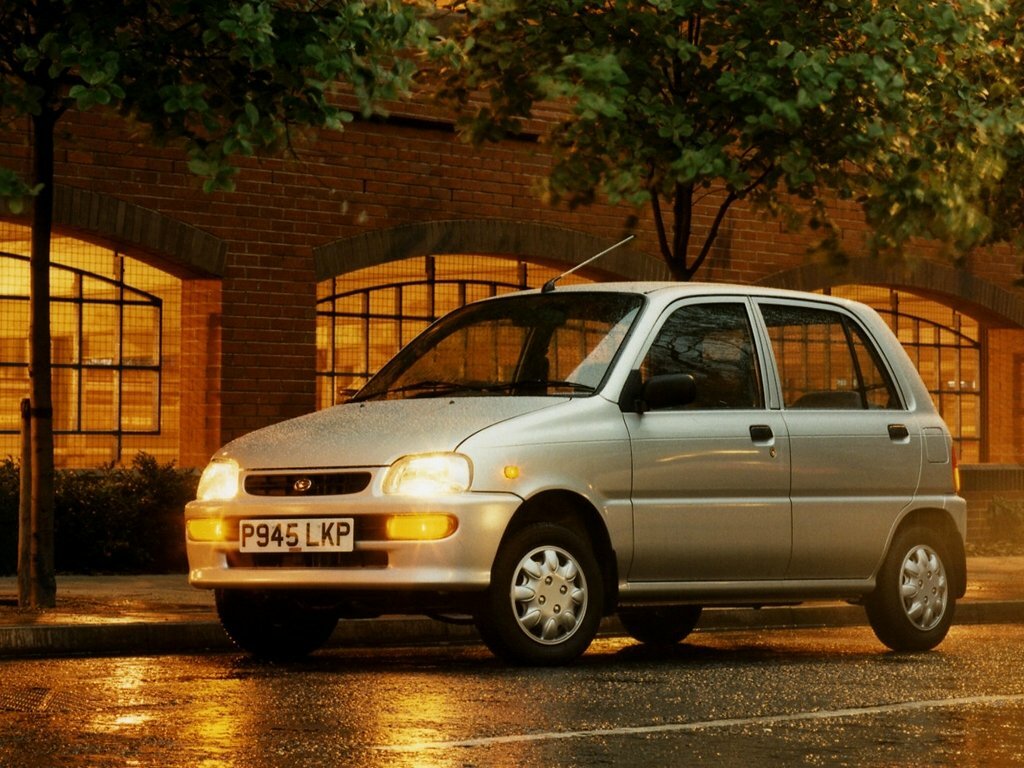 Daihatsu Cuore IV (L500) (1995–1999) · 0.9 MT (44 л.с.)