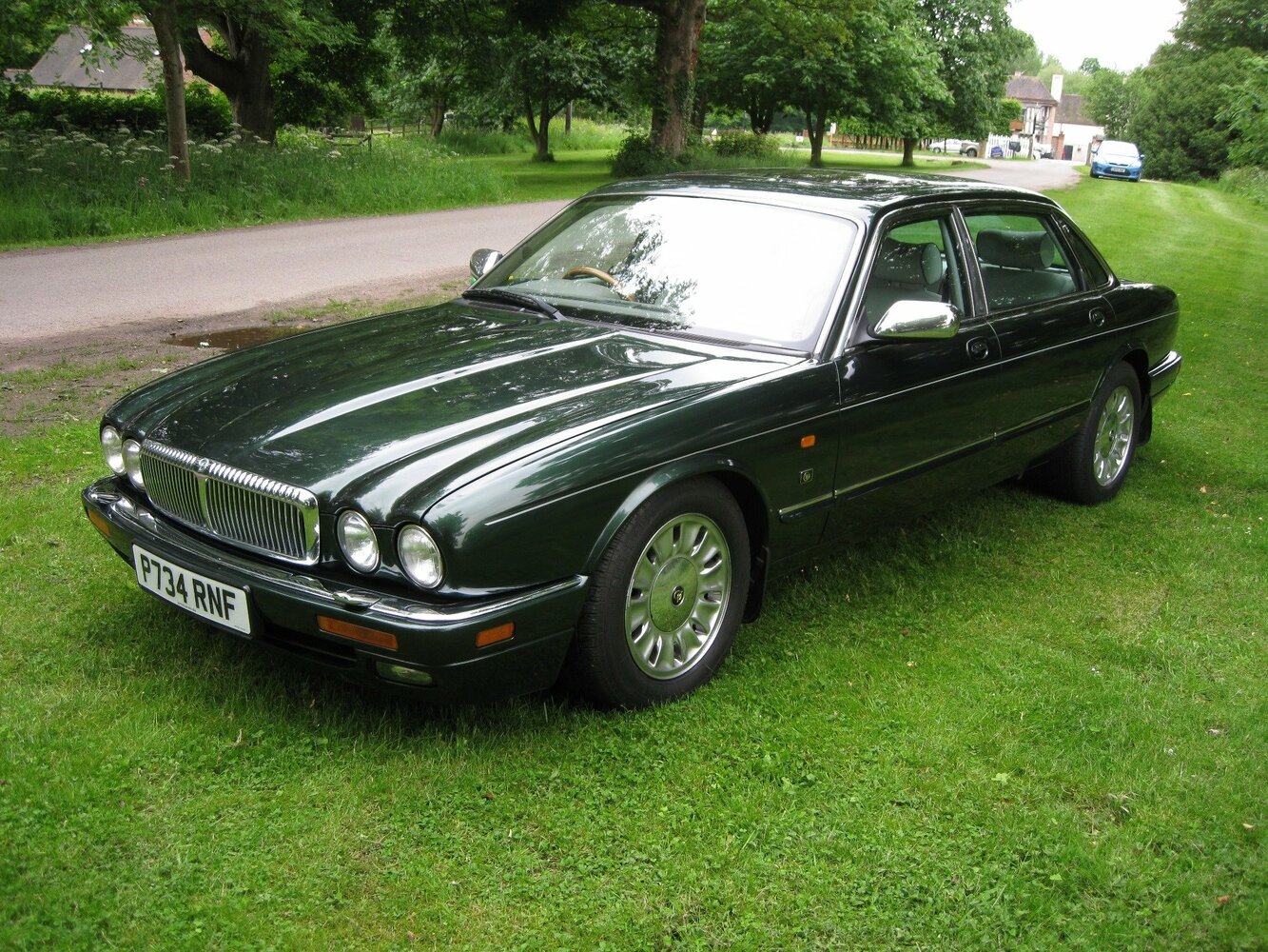 Daimler X300 (1993–1997) · Super Eight 4.0 AT (326 л.с.)