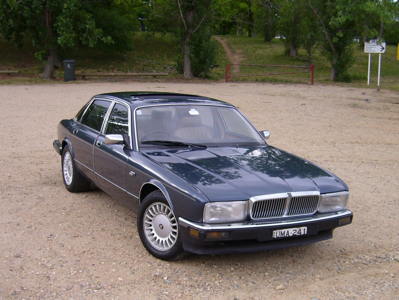 Daimler XJ40 (1986–1994) · 4.0 AT (222 л.с.)
