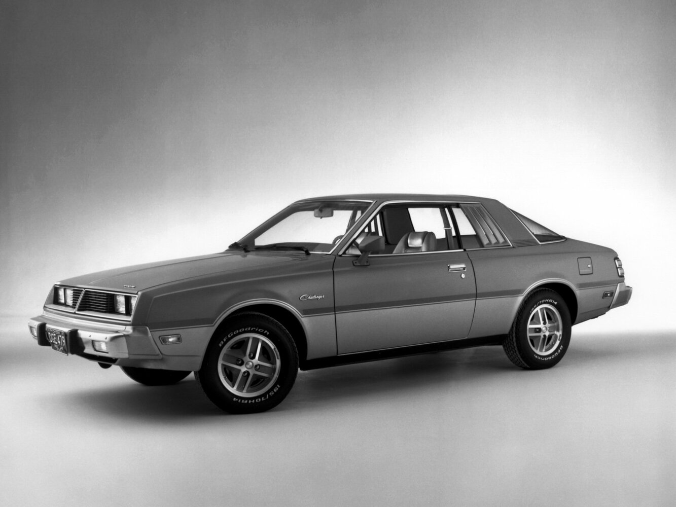 Dodge Challenger II (1977–1983) · 2.6 MT (114 л.с.)