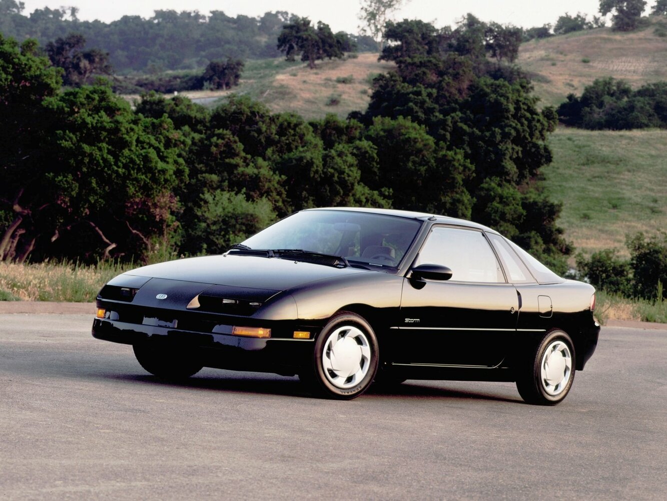 Geo Storm (1990–1993) · 1.8 MT (140 л.с.)