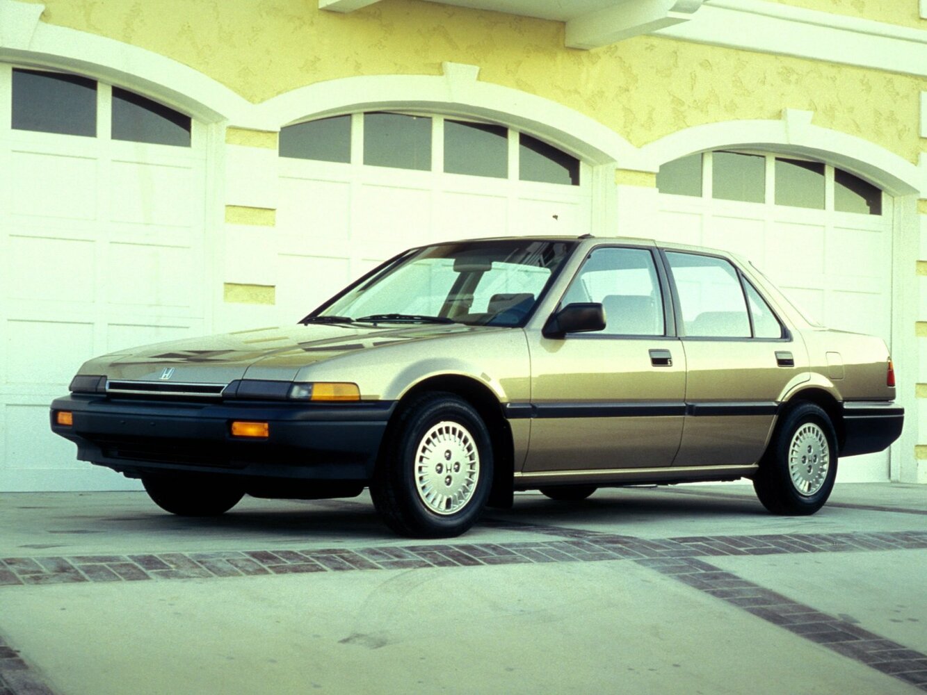 Honda Accord III (1985–1989) · 1.6 MT (88 л.с.)