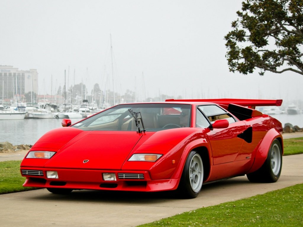 Lamborghini Countach (1974–1991) · 3.9 MT (375 л.с.)