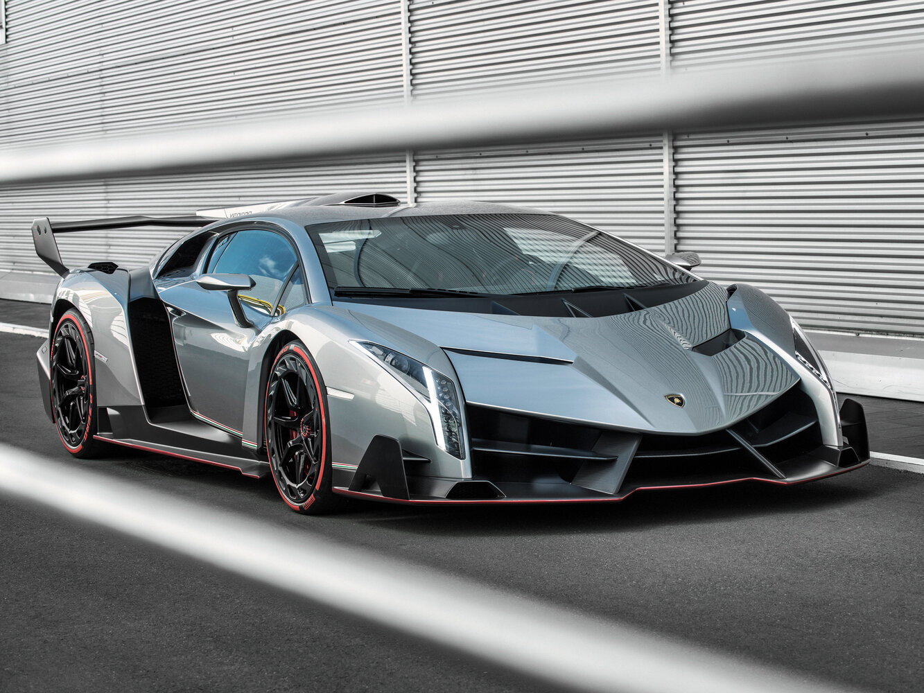 Lamborghini Veneno (2013–2013) · 6.5 AMT (750 л.с.) 4WD