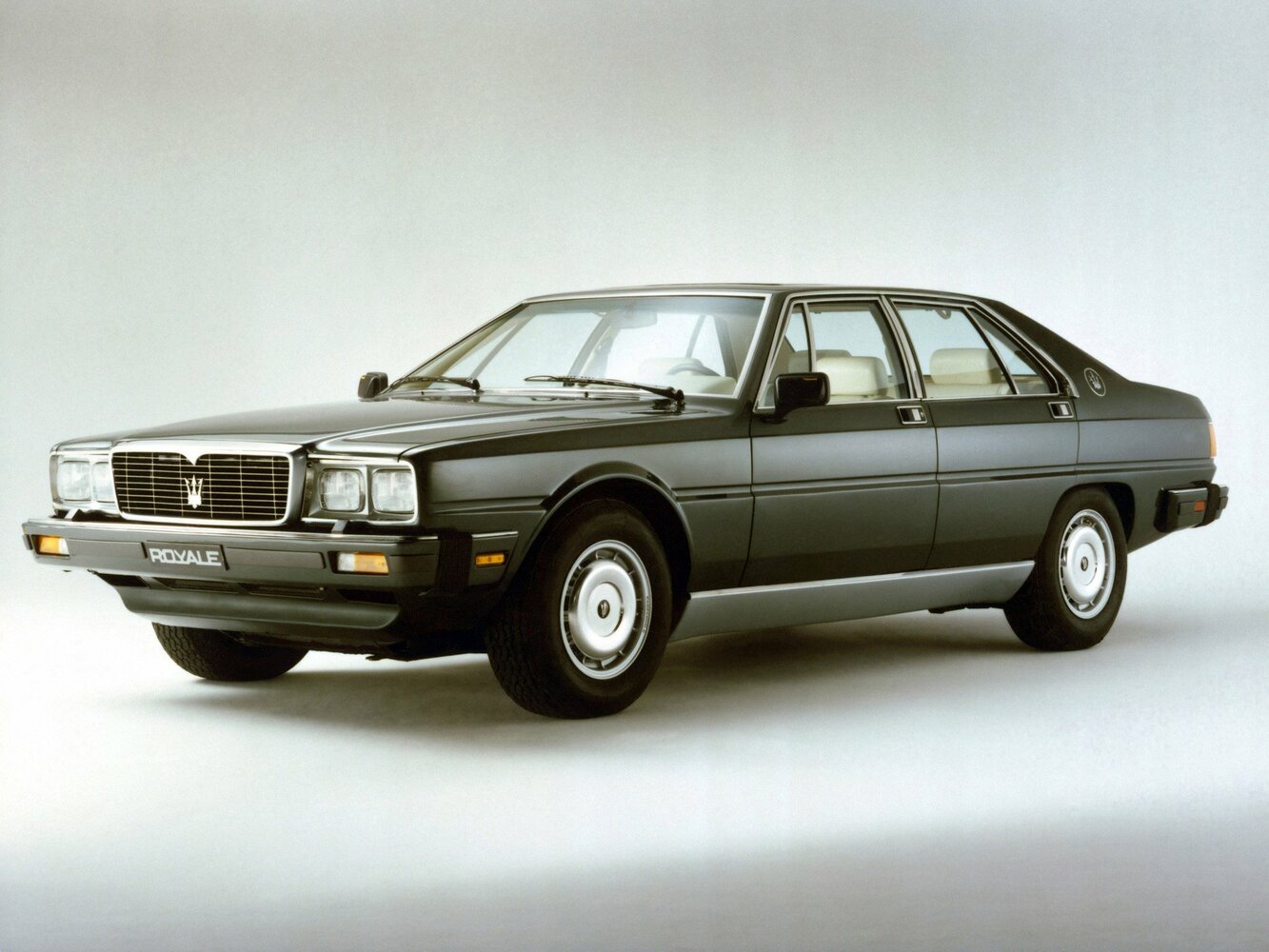 Maserati Royale (1985–1993) · 4.9 MT (300 л.с.)