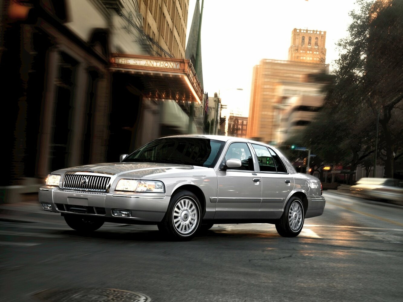 Mercury Grand Marquis IV Рестайлинг (2005–2011) · 4.6 AT (242 л.с.)