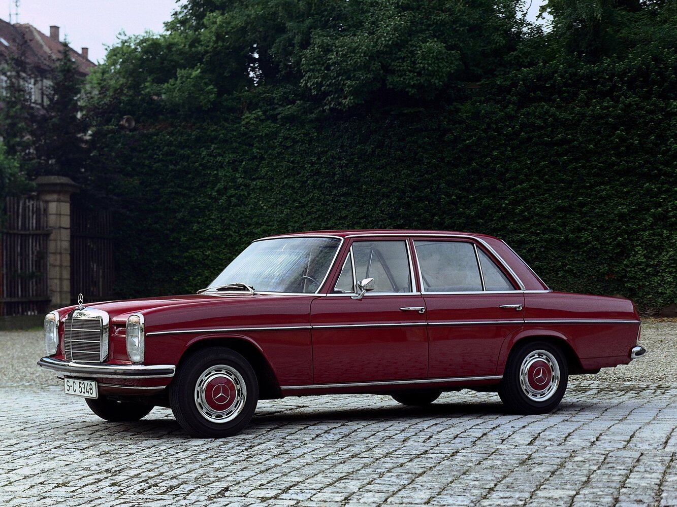Mercedes-Benz W115 (1968–1977) · 230 2.3 MT (110 л.с.)