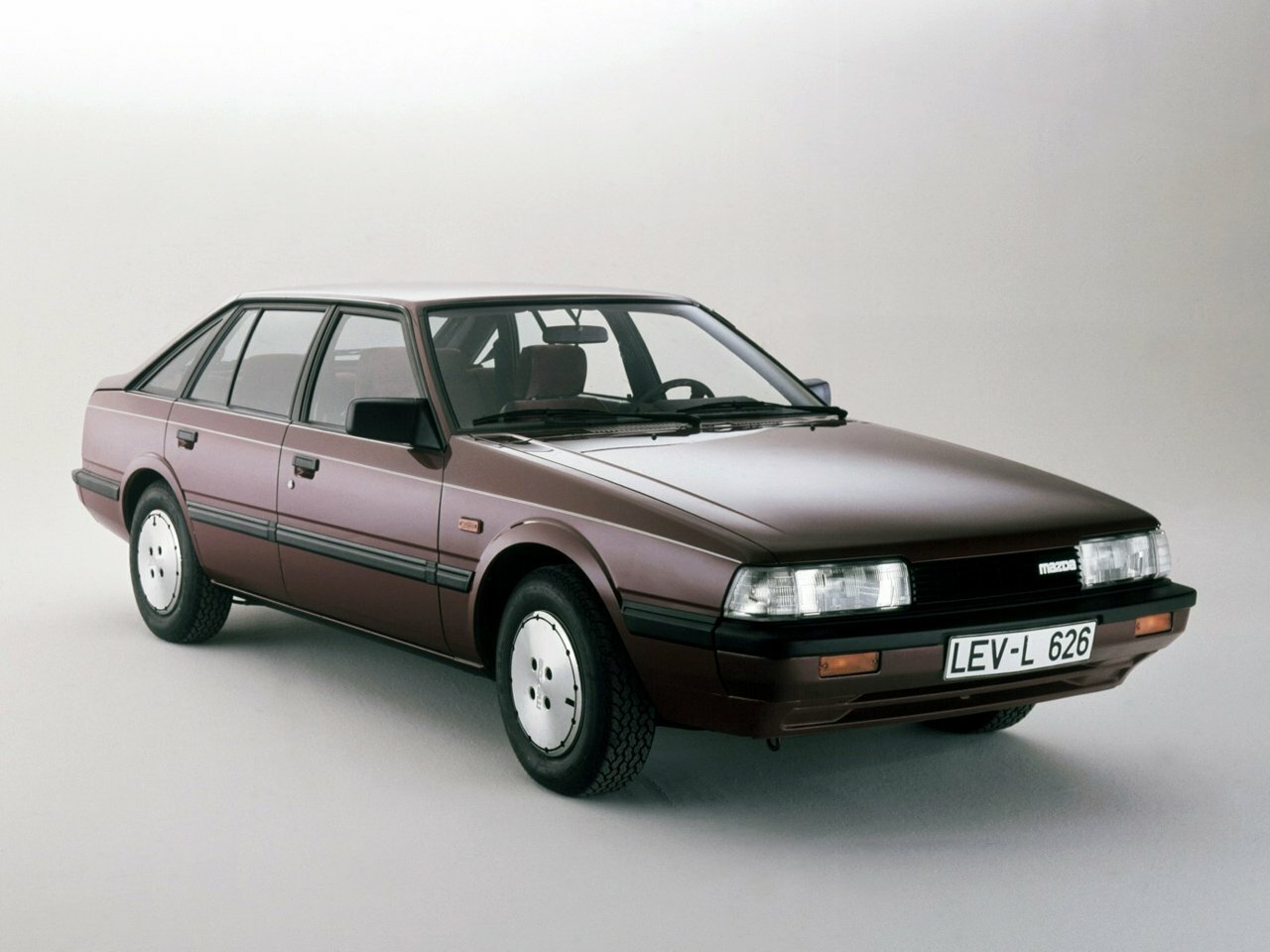 Mazda 626 II (GC) (1982–1987) · 2.0 MT (120 л.с.)