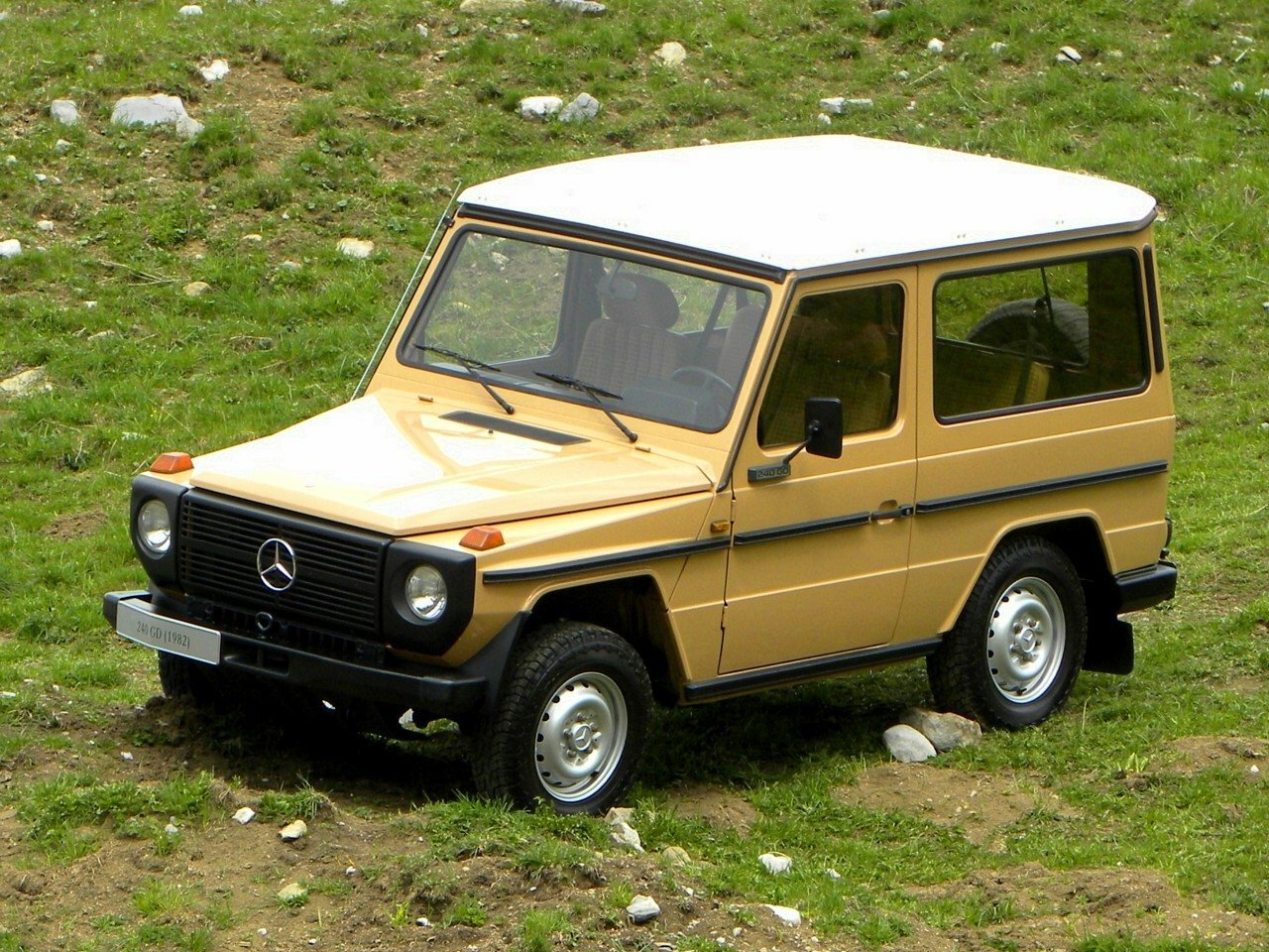 240 2.4d MT (72 л.с.) 4WD