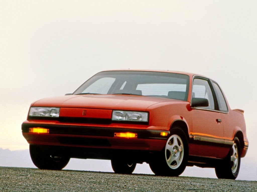 Oldsmobile Cutlass Calais (1984–1991) · 2.5 MT (106 л.с.)