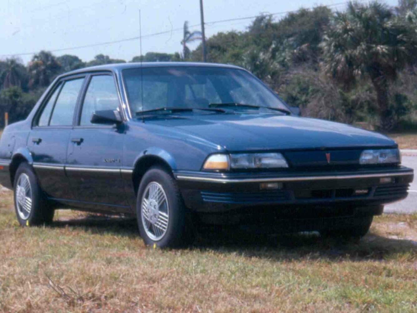 Pontiac Sunbird III (1988–1994) · 2.0 AT (97 л.с.)