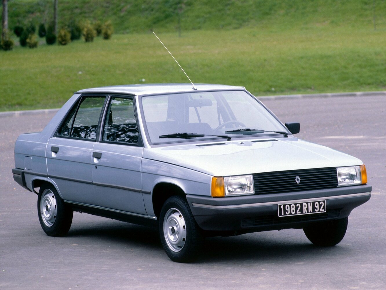 Renault 9 I (1981–1986) · 1.4 MT (115 л.с.)
