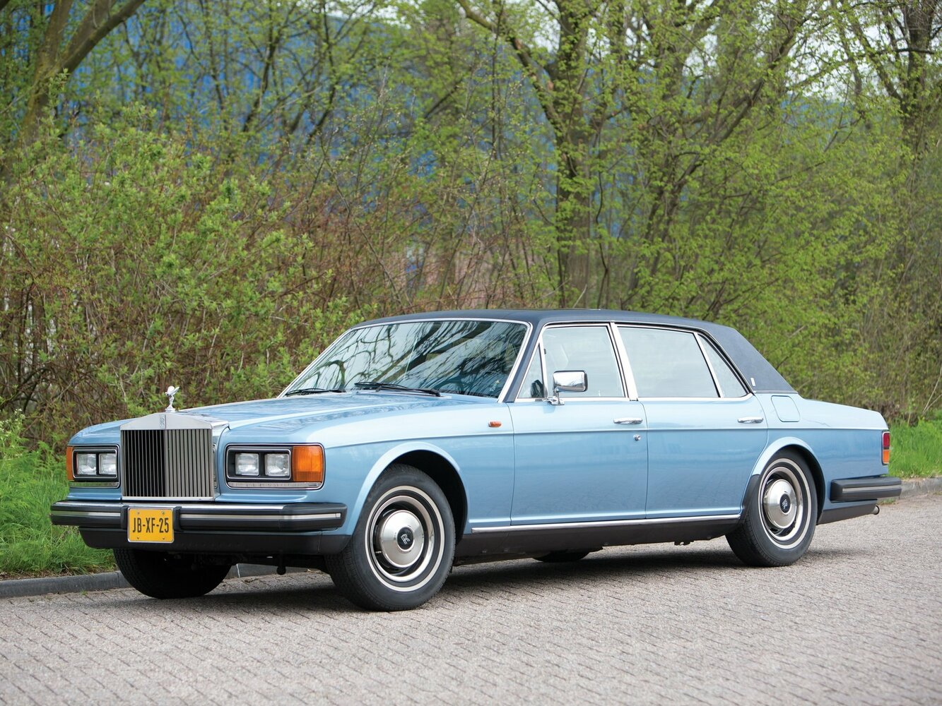 Rolls-Royce Silver Spur Mark I (1980–1989) · 6.8 AT (329 л.с.)