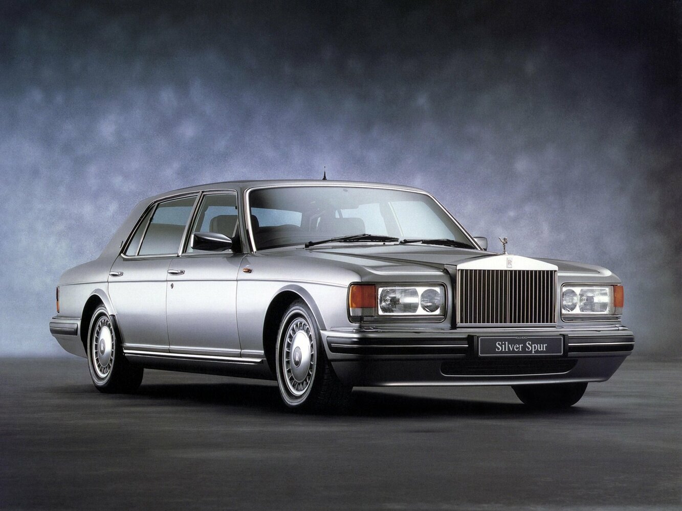 Rolls-Royce Silver Spur Mark IV (1995–1999) · 6.8 AT (329 л.с.)
