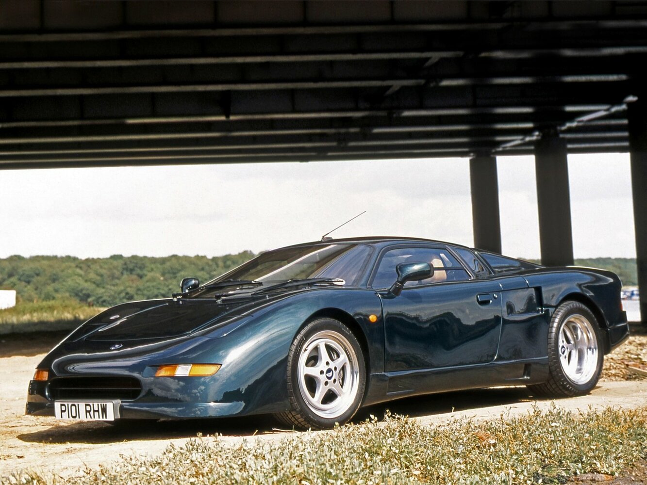 Spectre R42 (1996–1997) · 4.6 MT (355 л.с.)