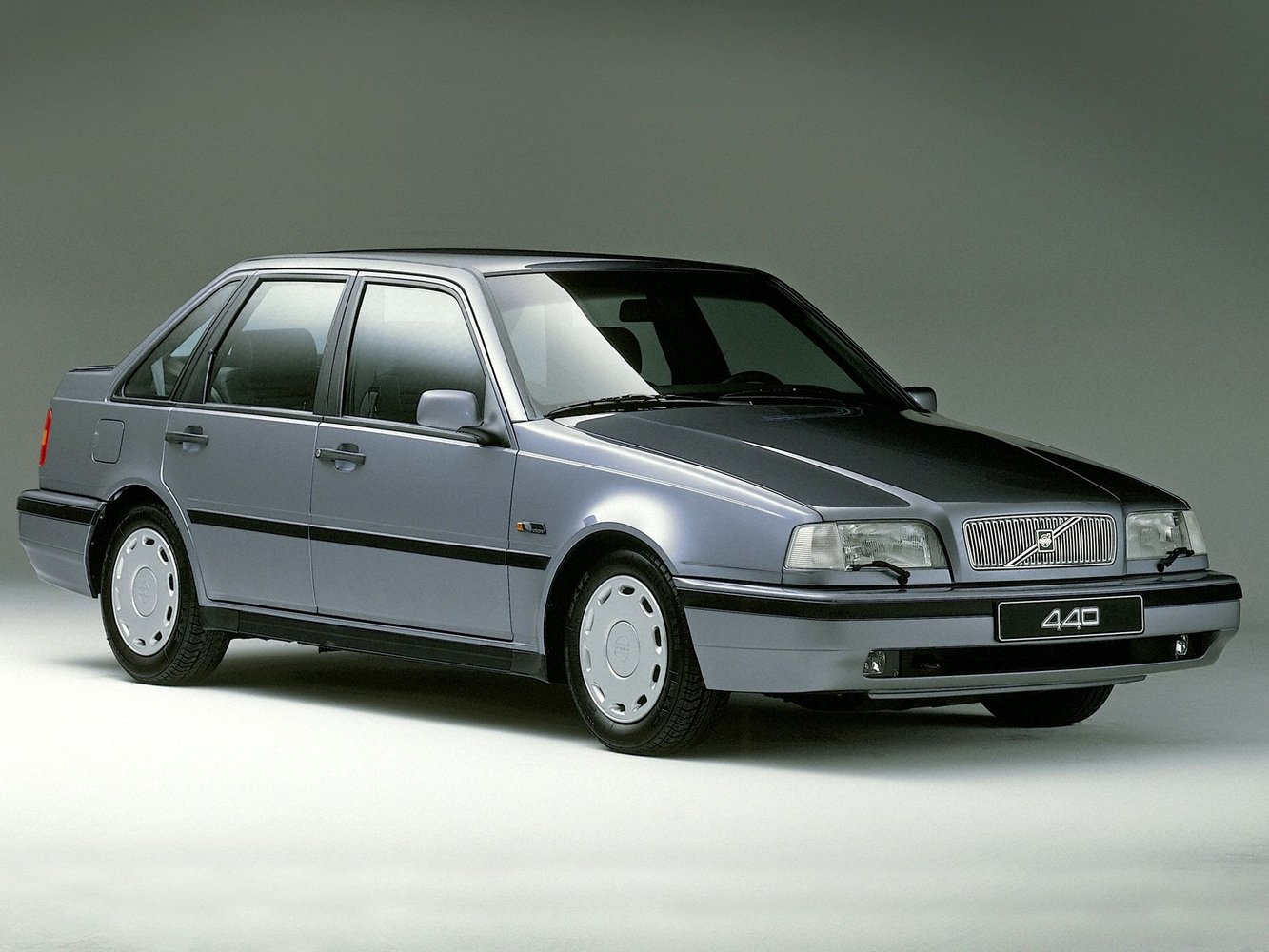 Volvo 440 (1988–1997) · 1.7 MT (90 л.с.)