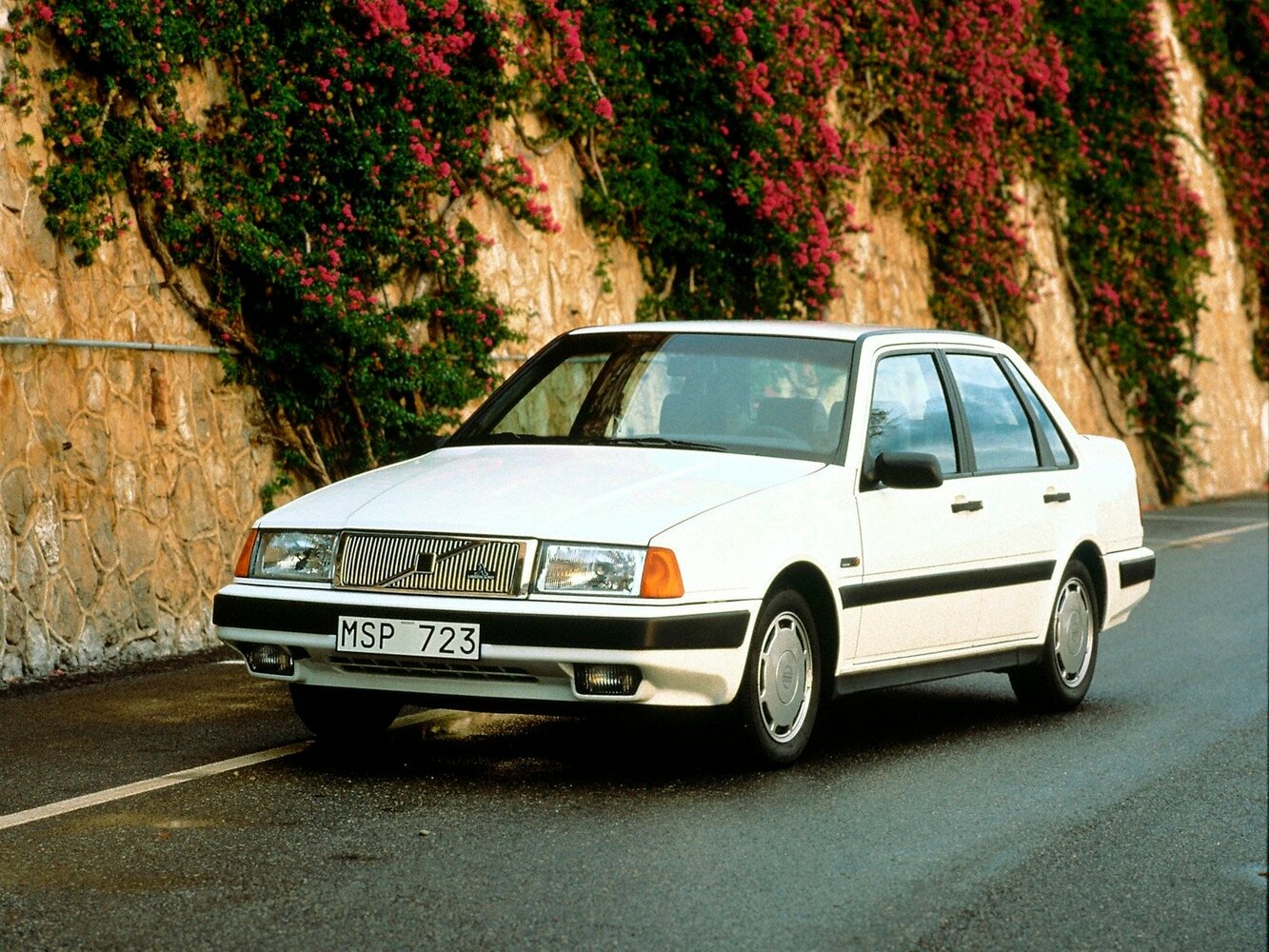Volvo 460 (1988–1997) · 1.7 MT (90 л.с.)