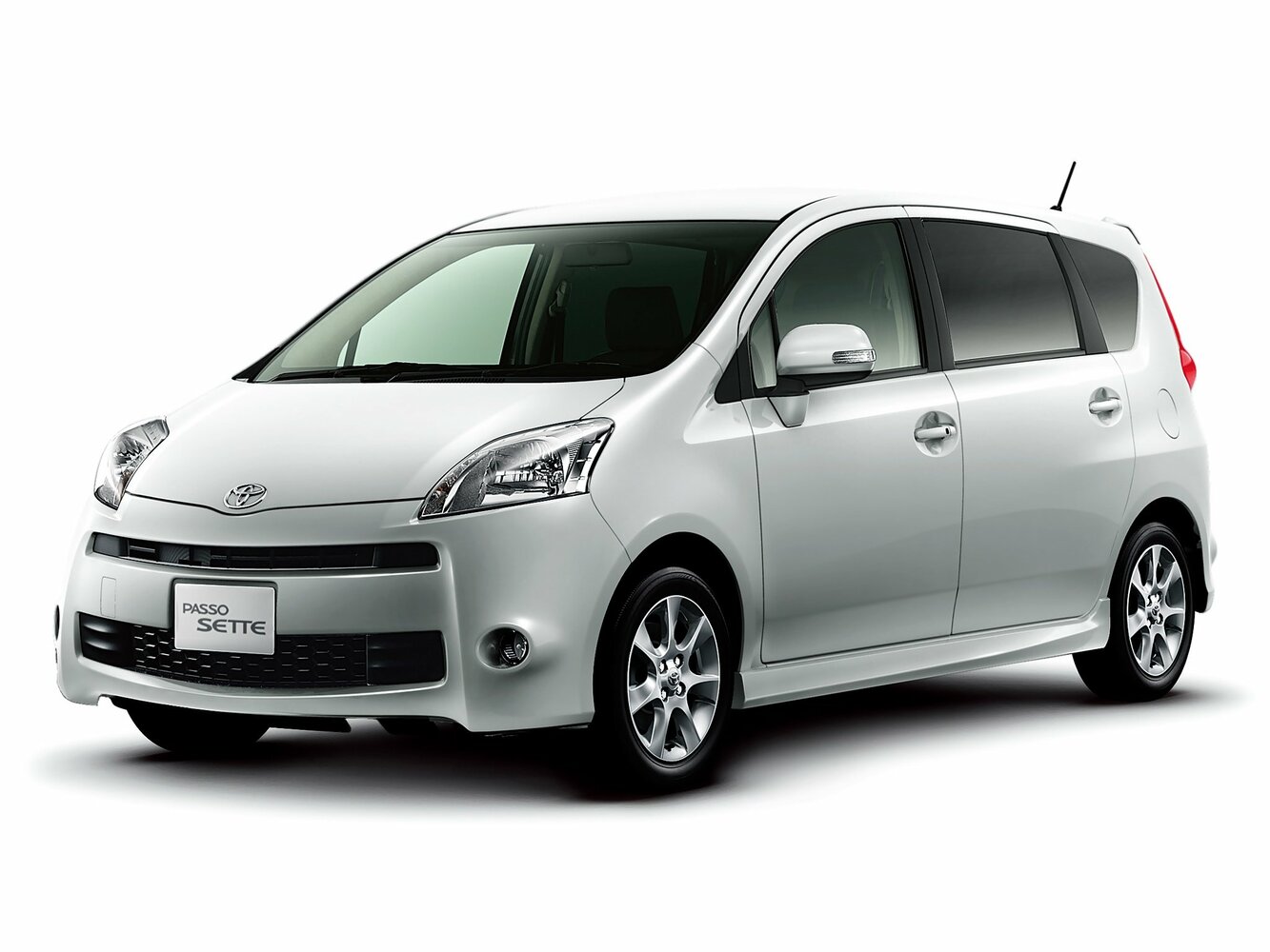 Toyota Passo Sette (2008–2012) · 1.5 AT (109 л.с.) 4WD