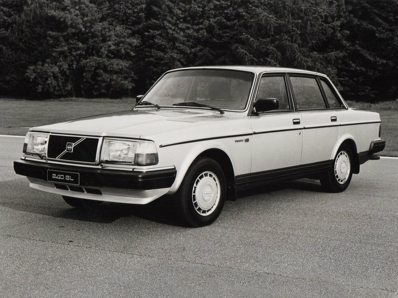 Volvo 240 Series (1974–1993) · 2.3 MT (131 л.с.)