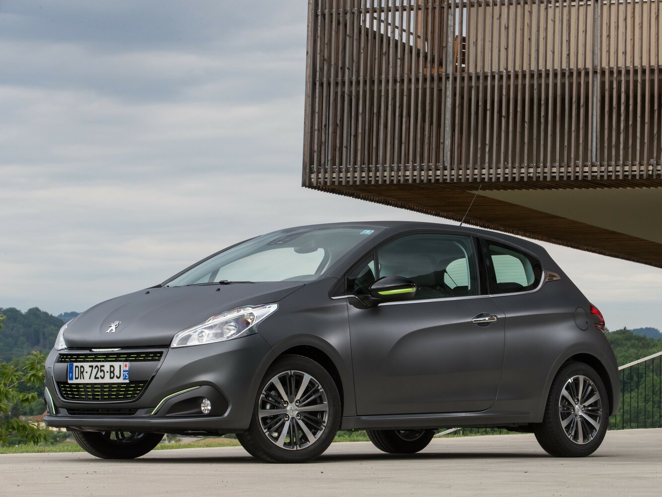 Peugeot 208 I Рестайлинг (2015–2019) · 1.0 MT (68 л.с.)