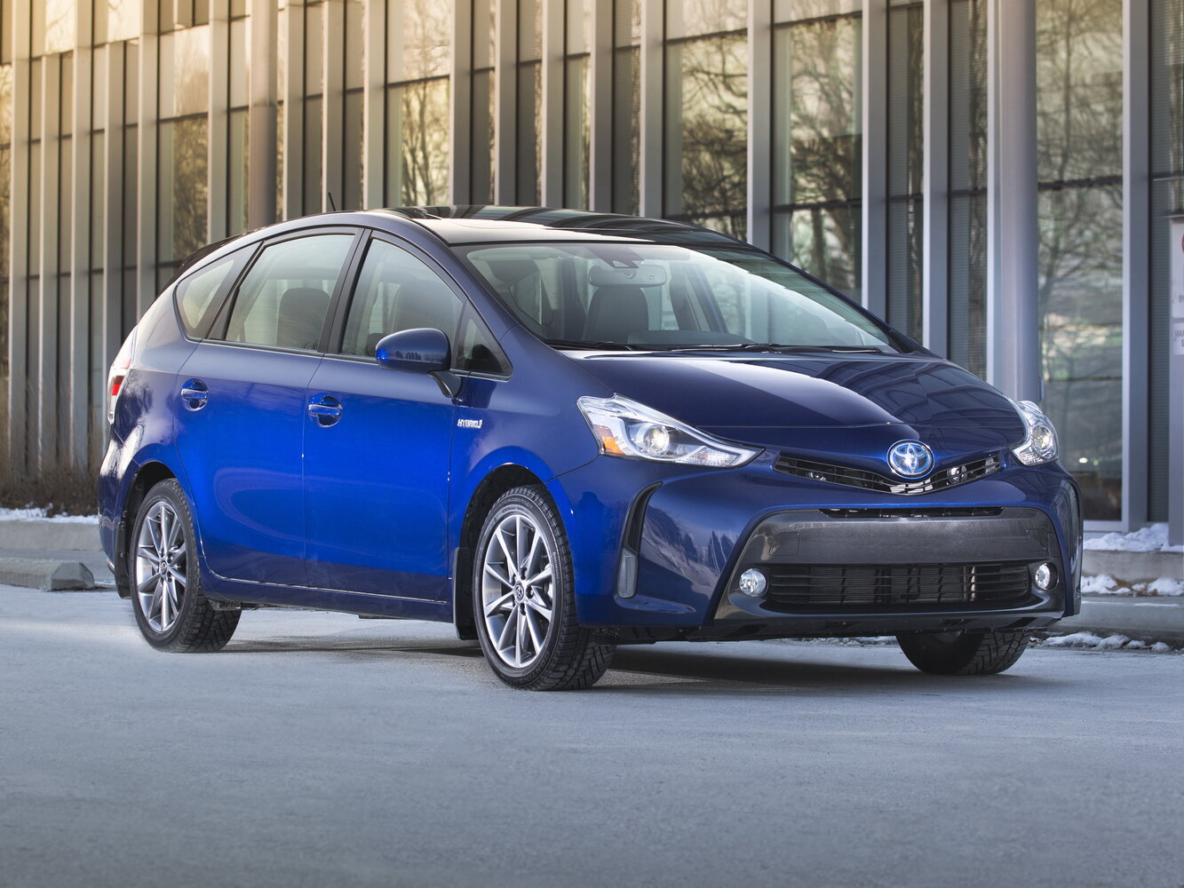 Toyota Prius v (+) I Рестайлинг (ZVW40/41) (2014–2021) · 1.8hyb AT (99 л.с.)