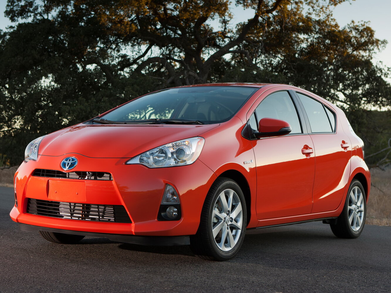 Toyota Prius c I (2011–2015) · 1.5hyb AT (73 л.с.)