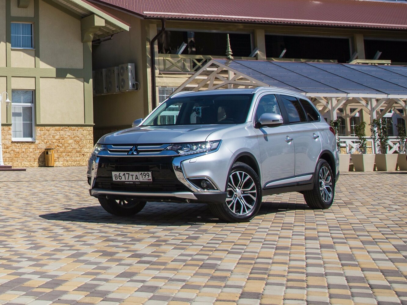 Mitsubishi Outlander III Рестайлинг 2 (2015–2018) · 3.0 AT (230 л.с.) 4WD