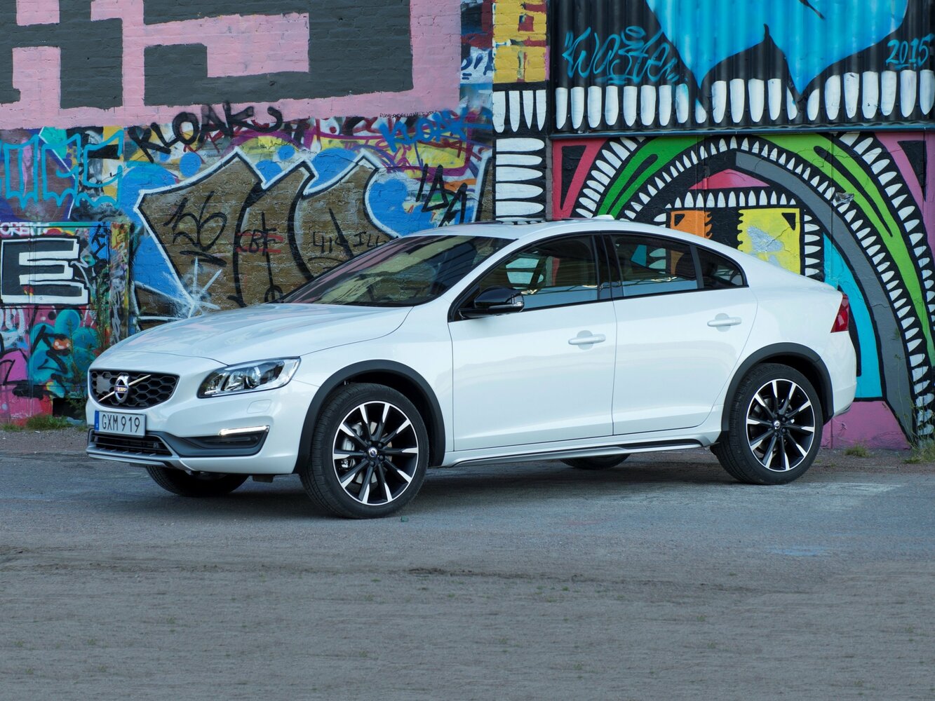 Volvo S60 Cross Country (2015–2018) · 2.0d MT (190 л.с.)