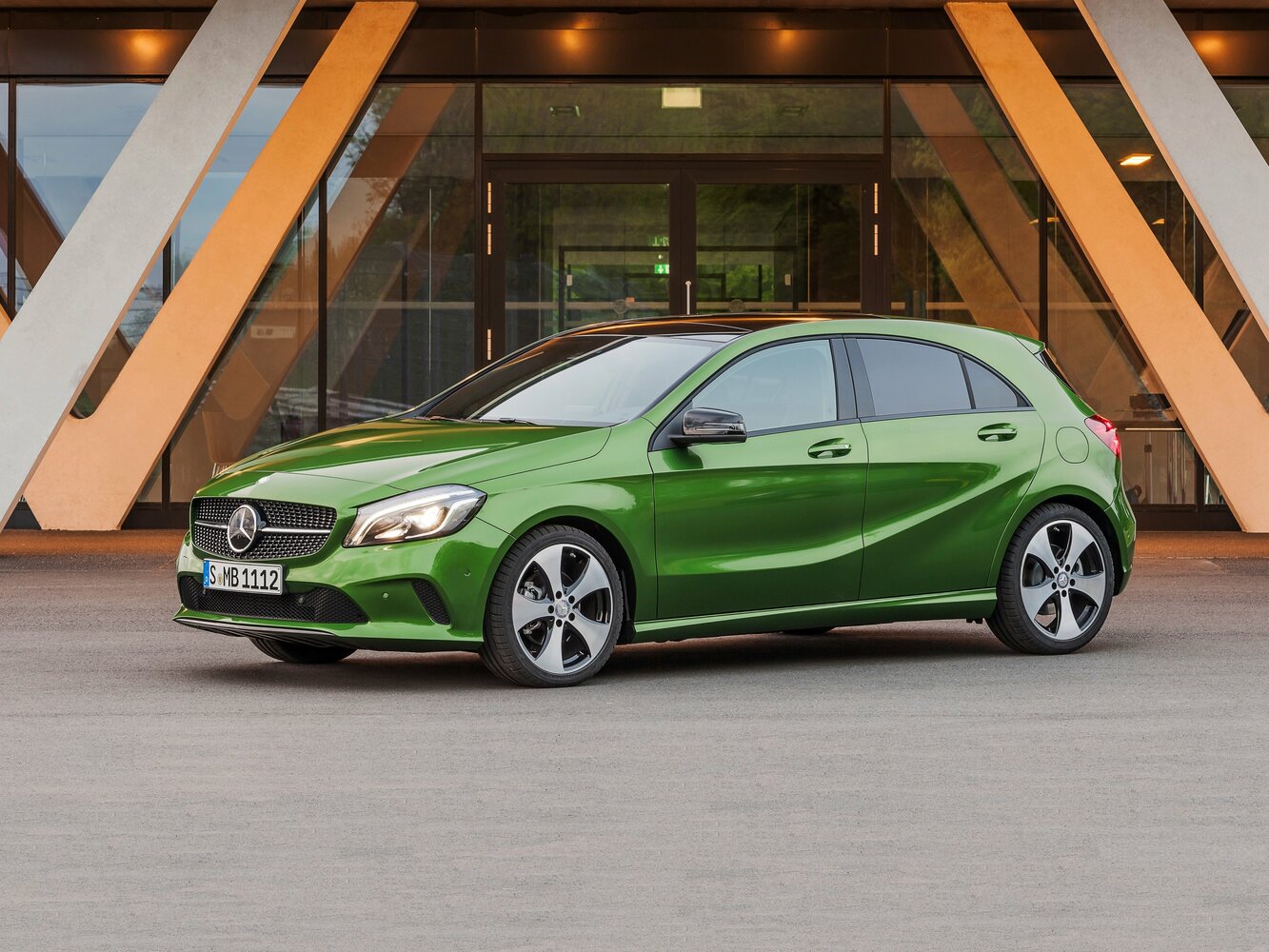 Mercedes-Benz A-Класс III (W176) Рестайлинг (2015–2018) · 160 d 1.5d MT (90 л.с.)
