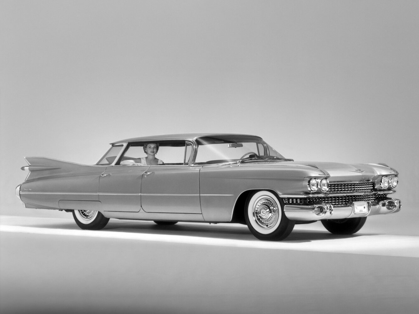 Cadillac DeVille I (1958–1960) · 6.4 AT (325 л.с.)