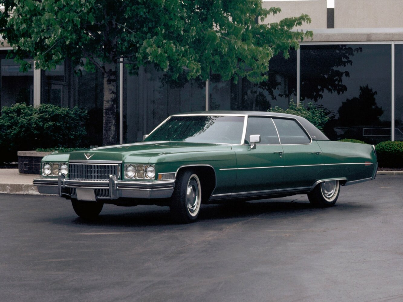 Cadillac DeVille IV (1971–1976) · 7.7 AT (375 л.с.)