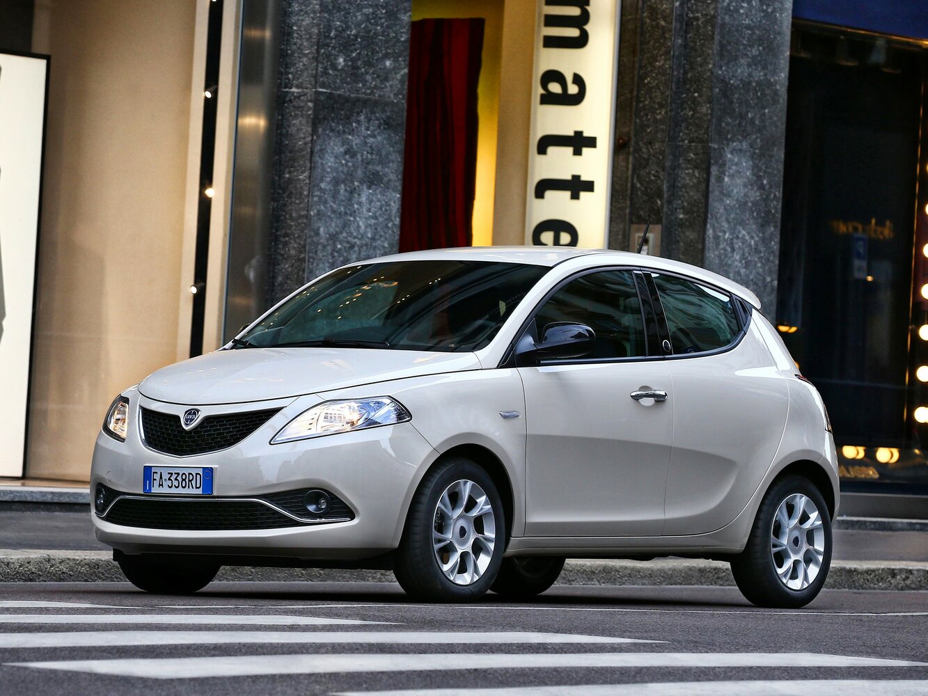 Lancia Ypsilon III (Type 846) Рестайлинг (2015–2024) · 0.9 MT (80 л.с.)