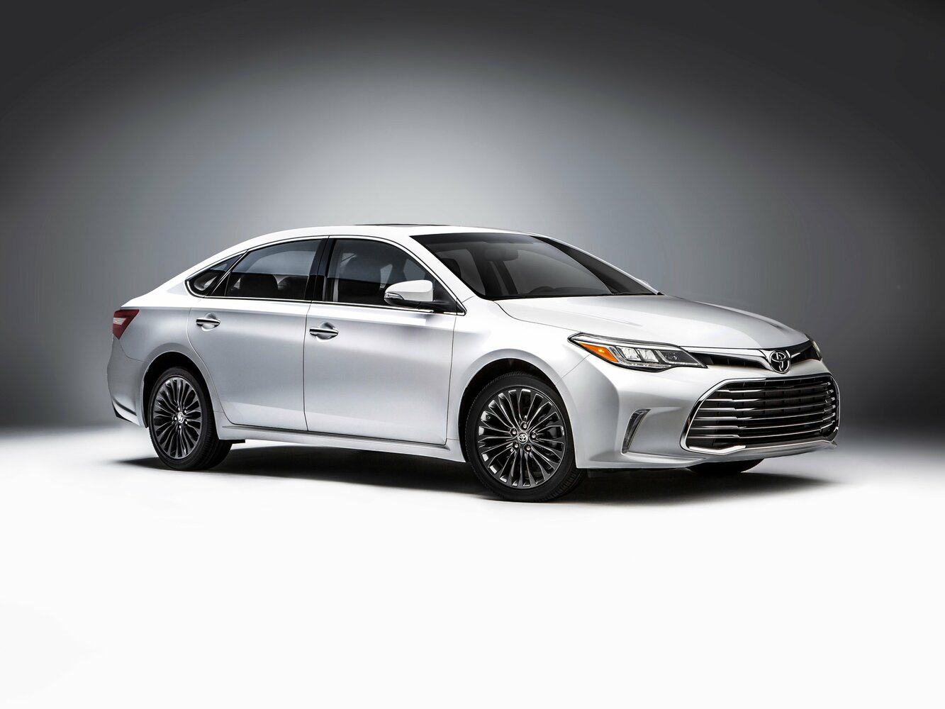 Toyota Avalon IV Рестайлинг (2015–2018) · 2.5hyb CVT (156 л.с.)