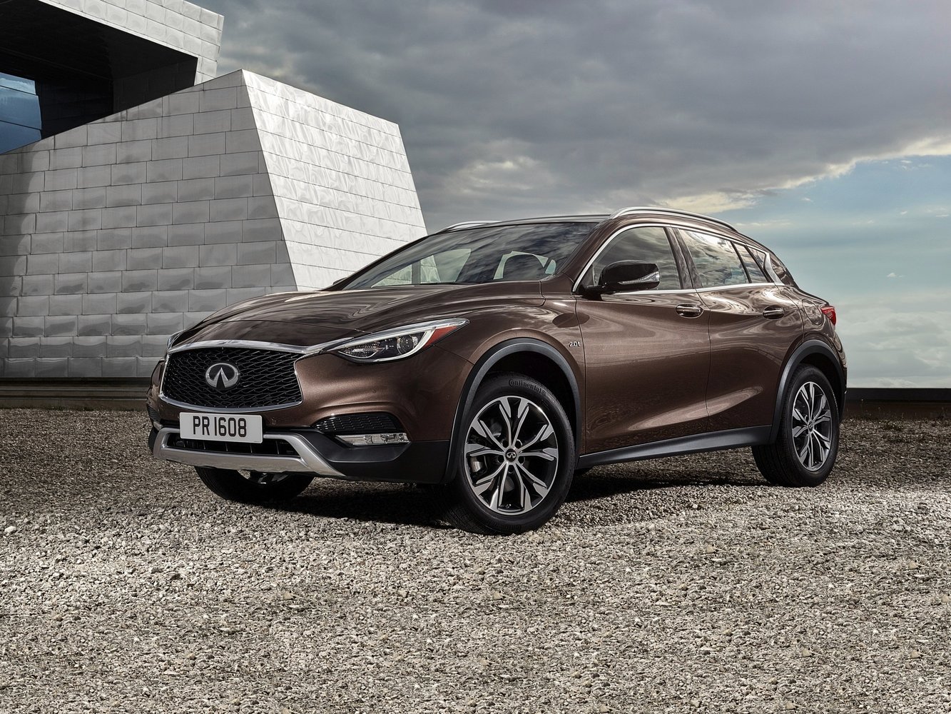 Infiniti QX30 (2016–2019) · 1.6 AMT (156 л.с.)