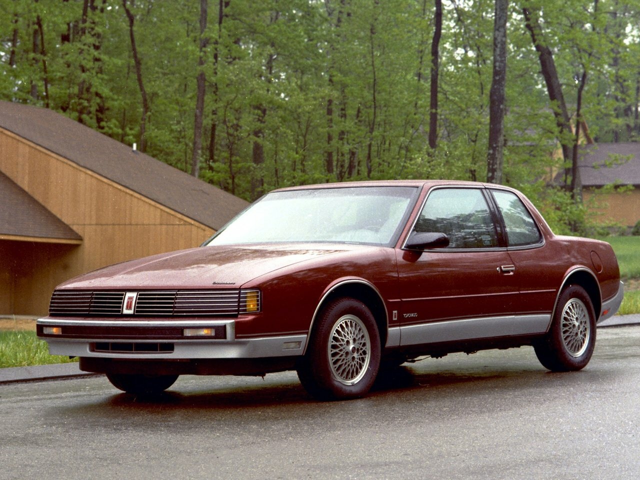 Oldsmobile Toronado IV (1985–1992) · 3.8 AT (165 л.с.)