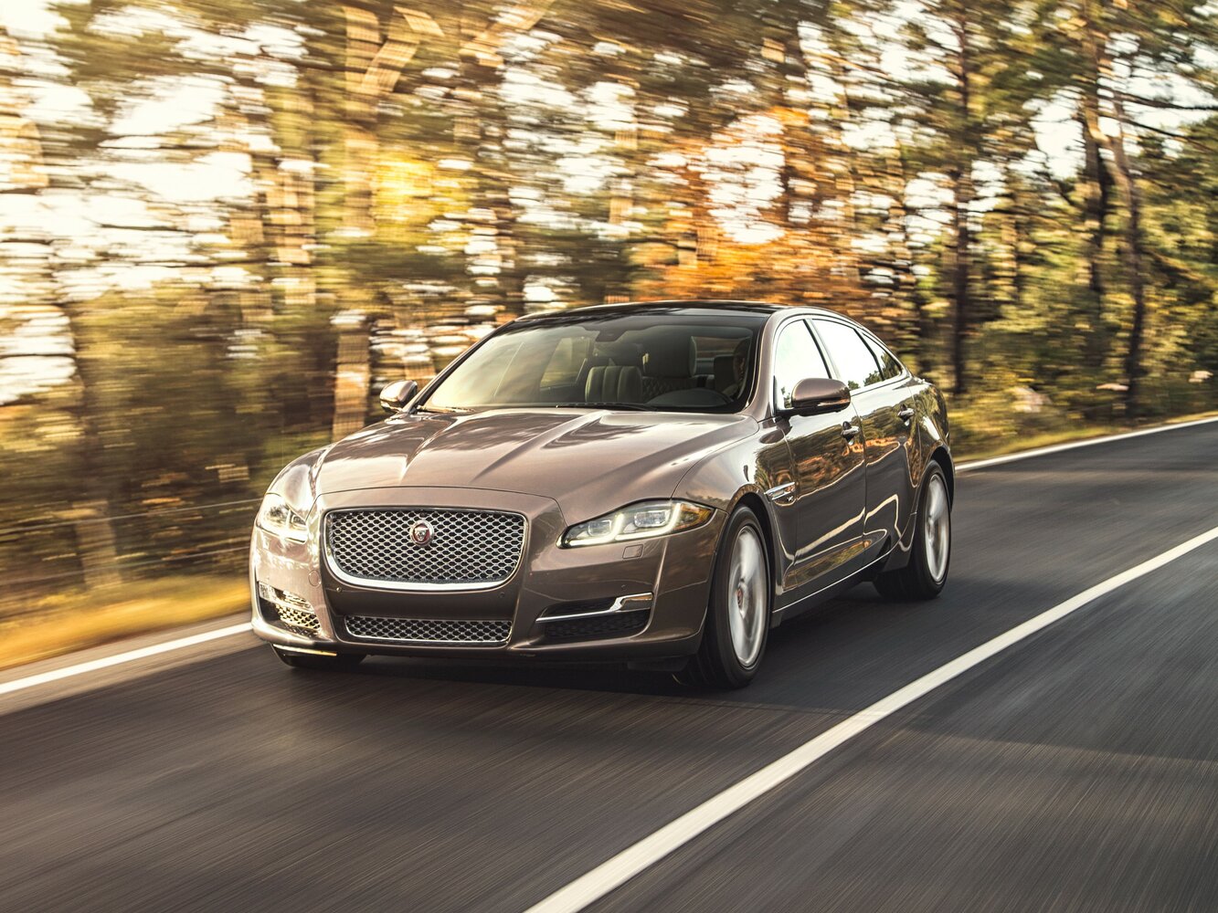 Jaguar XJ IV (X351) Рестайлинг (2015–2019) · 3.0 AT (340 л.с.) 4WD