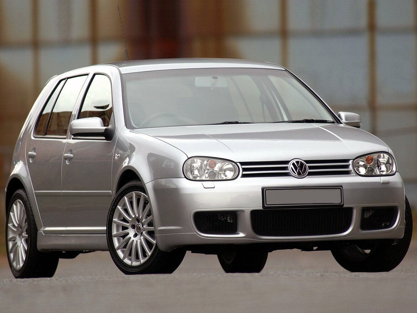 Volkswagen Golf R32 IV (2002–2005) · 3.2 AMT (241 л.с.) 4WD