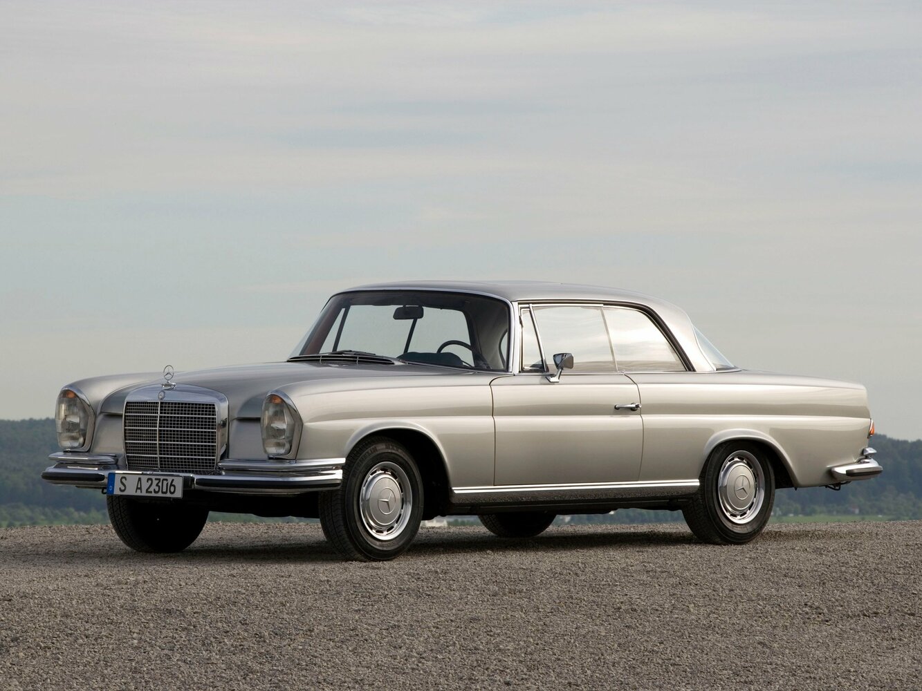 Mercedes-Benz W111 (1959–1971) · 220 SE 2.2 MT (120 л.с.)